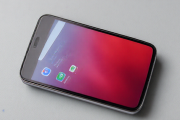 Imagem de um aplicativo de celular mostrando a recuperação de mensagens deletadas do Facebook Messenger.